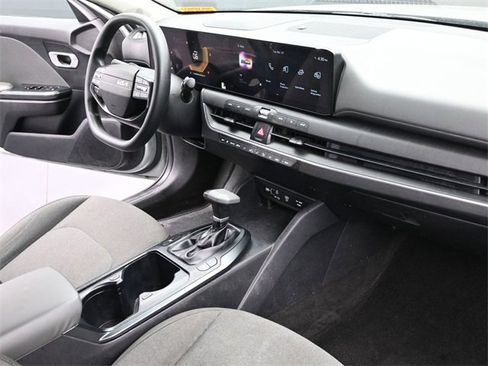 Used 2025 Kia K4 LXS image 29