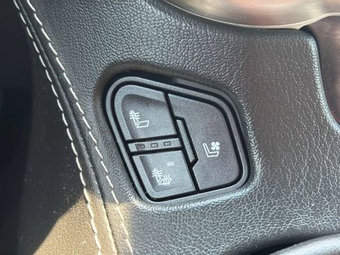 Used 2018 GMC Yukon Denali w/ Open Road Package AWD/4WD image 30