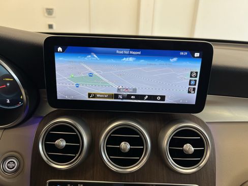 Used 2021 Mercedes-Benz GLC 300 4MATIC image 29