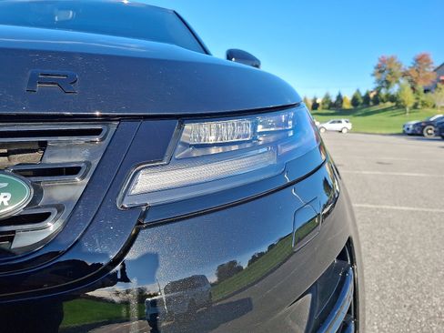 Used 2025 Land Rover Range Rover Evoque Dynamic SE image 9