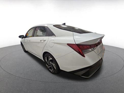Used 2025 Hyundai Elantra Limited image 5