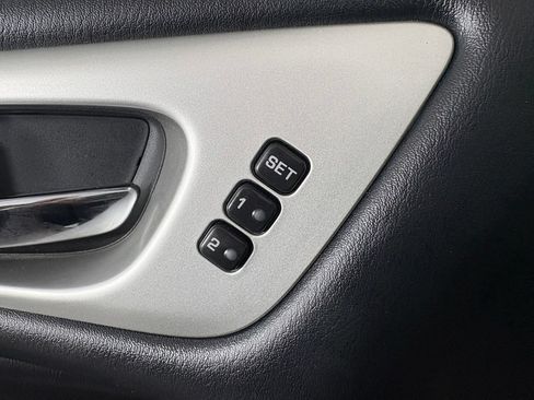 Used 2019 Nissan Pathfinder SL FWD image 18