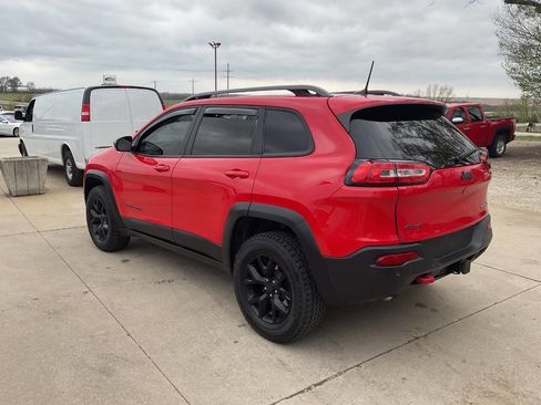Used 2017 Jeep Cherokee Trailhawk w/ Comfort/Convenience Group AWD/4WD image 7