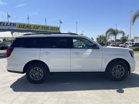 Used 2025 Ford Expedition Active RWD image 9