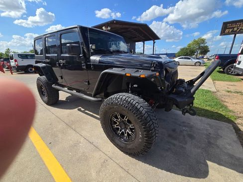 Used 2015 Jeep Wrangler Unlimited Rubicon image 18