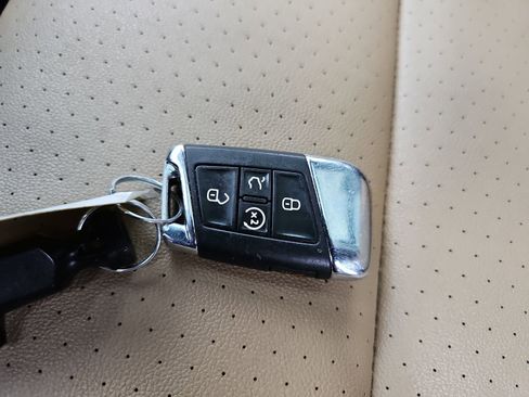 Used 2022 Volkswagen Atlas Cross Sport SE image 36