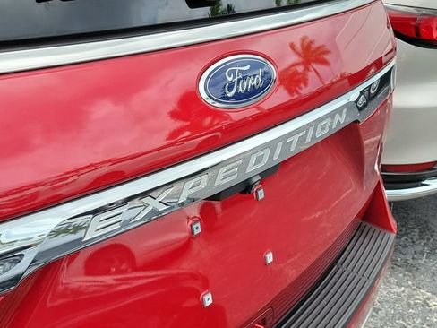 Used 2020 Ford Expedition XLT w/ Equipment Group 202A RWD image 5
