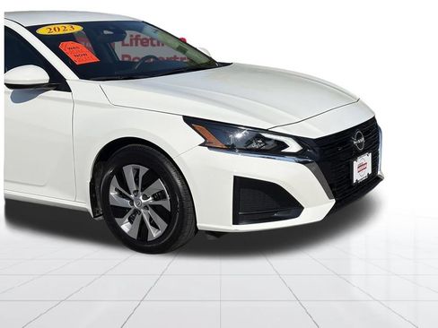 Used 2023 Nissan Altima 2.5 S FWD image 9