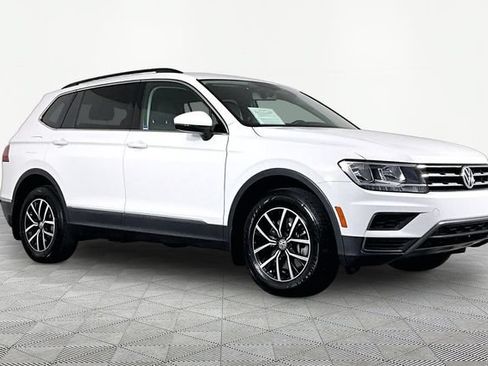 Used 2021 Volkswagen Tiguan SE w/ Panoramic Sunroof Package FWD image 3