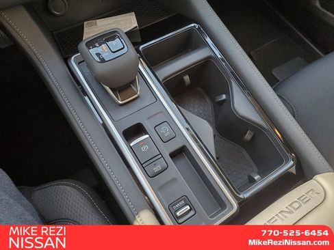 New 2025 Nissan Pathfinder SV image 15