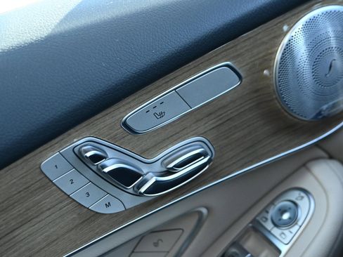 Used 2019 Mercedes-Benz GLC 300 4MATIC image 27