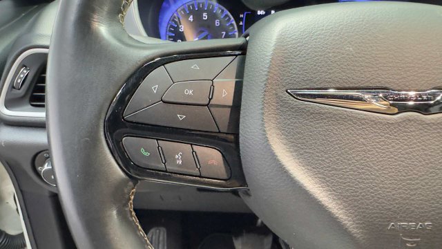 Used 2020 Chrysler Pacifica Touring w/ S Appearance Package FWD image 29
