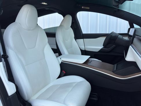 Used 2022 Tesla Model X image 41