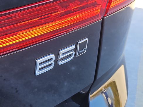 Used 2024 Volvo XC60 B5 Plus w/ Protection Package Premier image 5