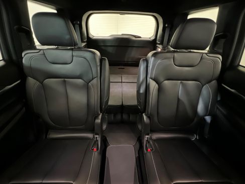 Used 2025 Jeep Grand Cherokee L Limited w/ Black Appearance Package AWD/4WD image 25