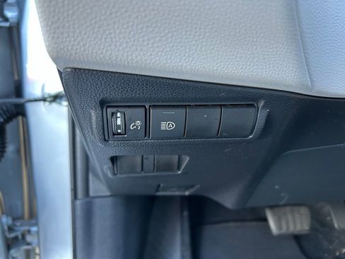 Used 2024 Toyota Corolla Cross L image 17