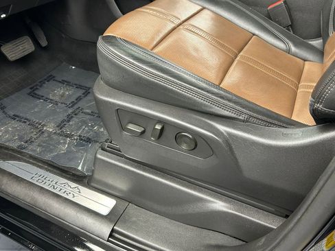 Used 2023 Chevrolet Silverado 1500 High Country w/ High Country Premium Package AWD/4WD image 14