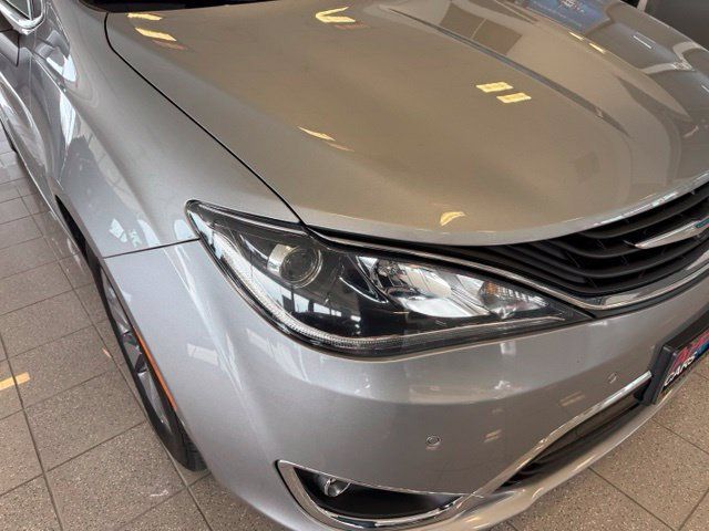 Used 2018 Chrysler Pacifica Limited w/ Advanced Safetytec Group FWD image 11