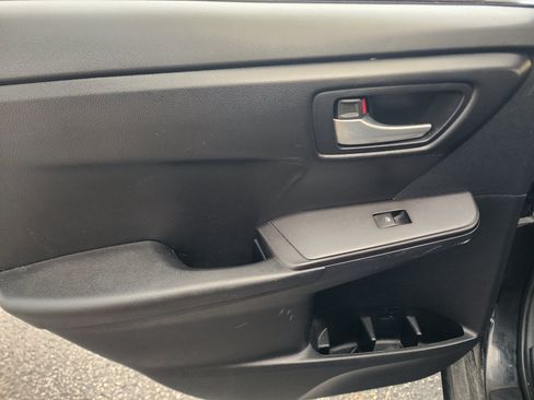 Used 2015 Toyota Camry SE FWD image 15
