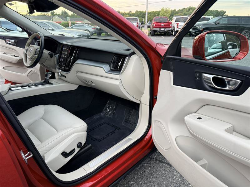 Used 2020 Volvo XC60 T5 Momentum AWD/4WD image 10