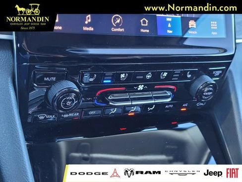 Used 2023 Jeep Grand Cherokee 30th Anniversary AWD/4WD image 11