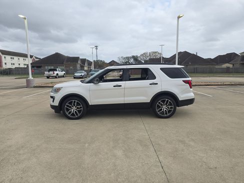 Used 2018 Ford Explorer Sport w/ Equipment Group 401A image 2