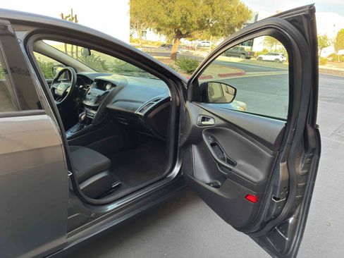 Used 2018 Ford Focus SE FWD image 43