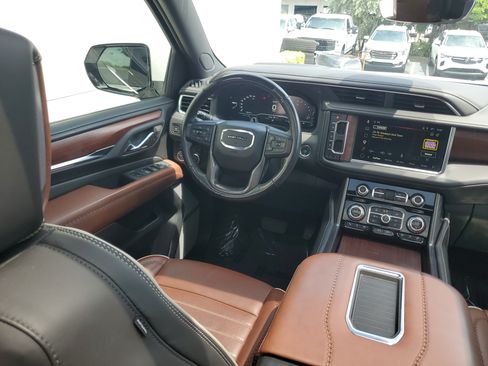 Used 2023 GMC Yukon Denali Ultimate AWD/4WD image 17