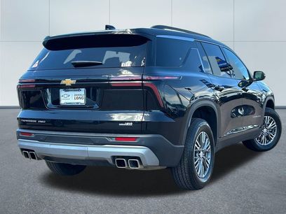 Used 2025 Chevrolet Traverse LT