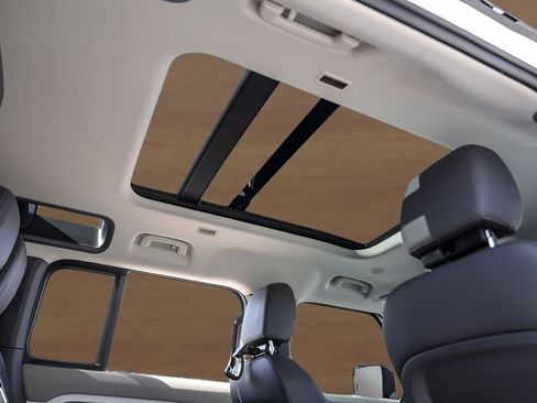 Used 2024 Land Rover Defender 110 X-Dynamic SE image 32