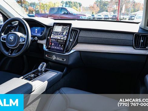 Used 2025 Volvo XC90 B6 Plus image 33