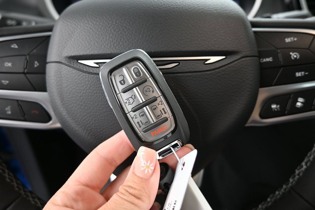 New 2027 Chrysler Pacifica Select w/ Family Tech Group FWD image 30