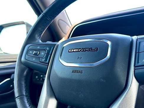 Used 2021 GMC Yukon Denali w/ Denali Premium Package image 30