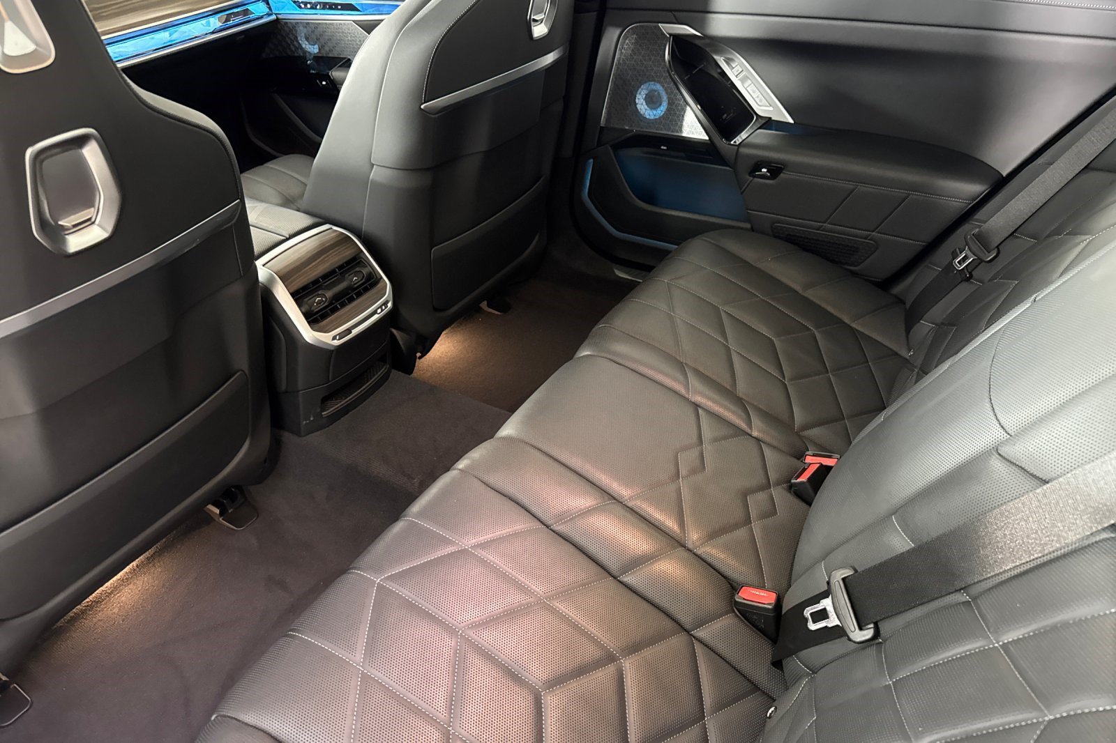 Certified 2023 BMW i7 xDrive60 AWD/4WD image 26