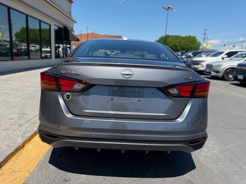 Used 2024 Nissan Altima 2.5 SV FWD image 8