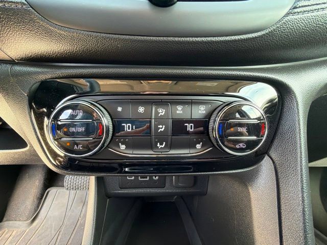 Used 2022 Buick Encore GX Select AWD/4WD image 10