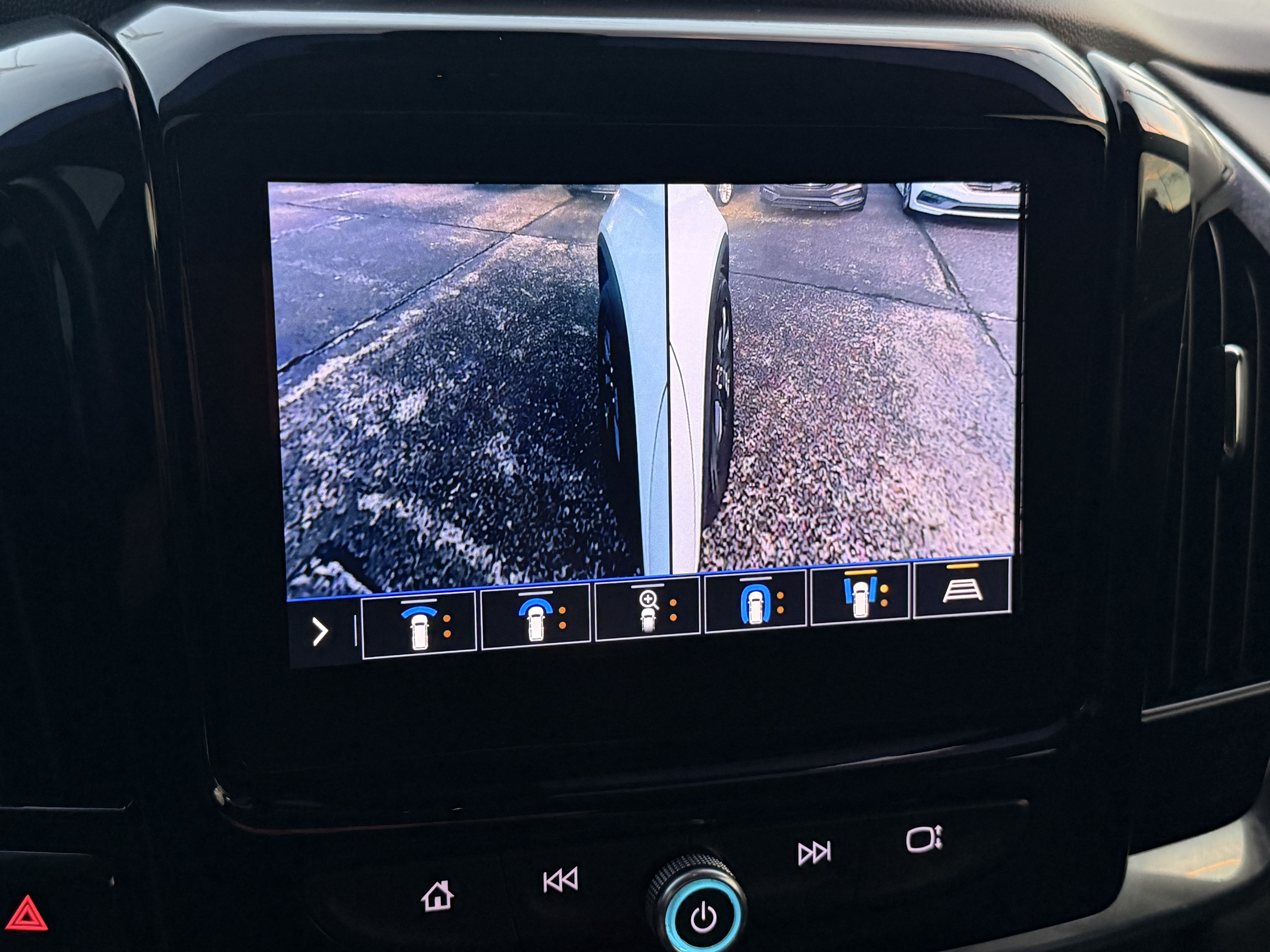 Used 2021 Chevrolet Traverse RS FWD image 24