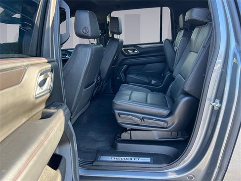 Used 2022 Chevrolet Suburban RST w/ Luxury Package image 16