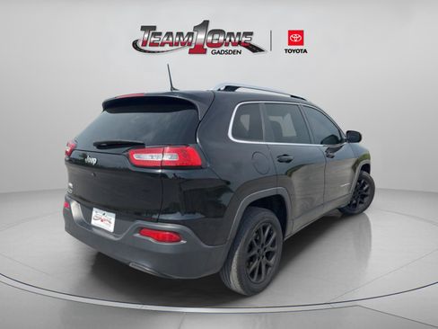 Used 2017 Jeep Cherokee Latitude w/ Comfort/Convenience Group FWD image 7