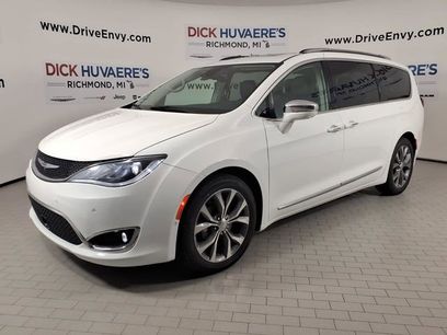 Used 2019 Chrysler Pacifica Limited w/ Tire & Wheel Group