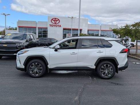 Certified 2024 Toyota RAV4 XLE Premium AWD/4WD image 5