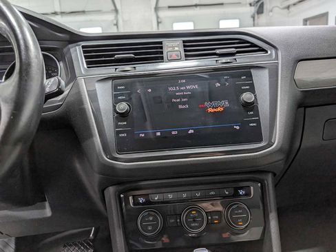 Used 2019 Volkswagen Tiguan SE image 33