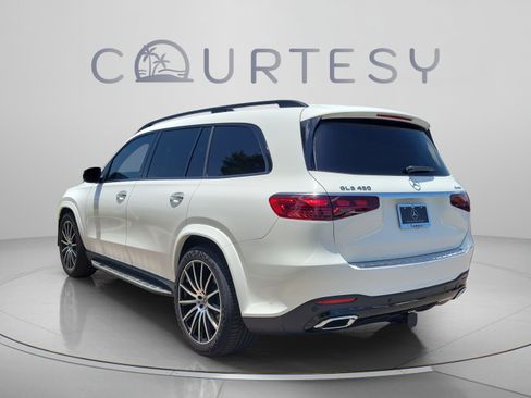 Used 2024 Mercedes-Benz GLS 450 4MATIC image 2