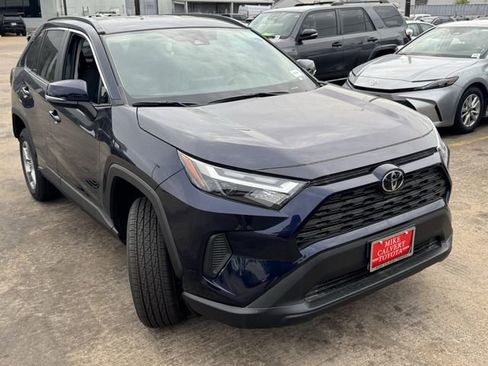 Used 2025 Toyota RAV4 XLE image 3
