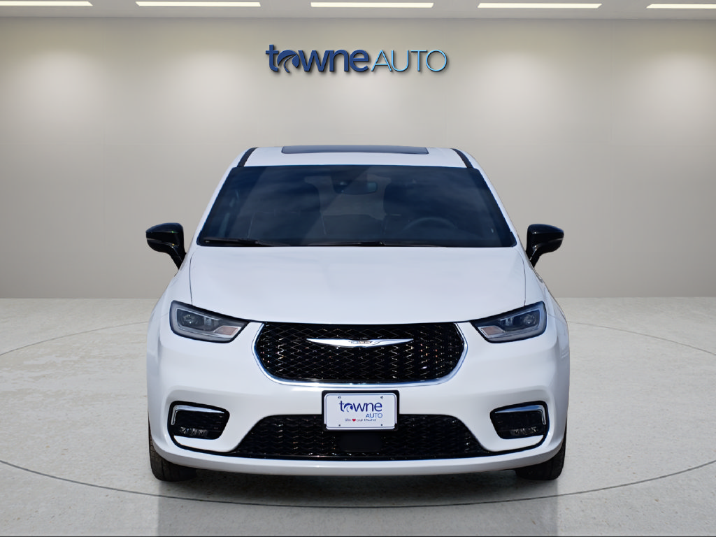 Used 2026 Chrysler Pacifica Limited FWD image 9