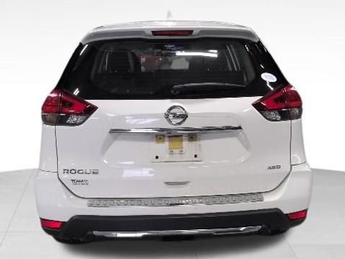 Used 2017 Nissan Rogue S AWD/4WD image 7