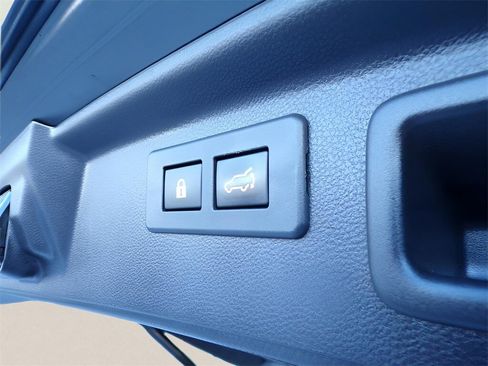 Used 2020 Subaru Forester Limited image 13