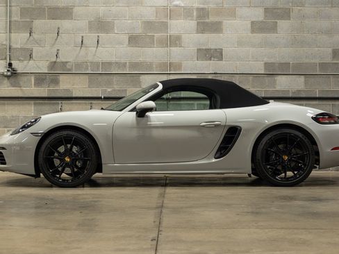 Used 2021 Porsche 718 Boxster RWD image 5