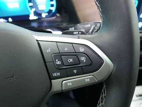 Used 2024 Volkswagen Atlas SE AWD/4WD image 36