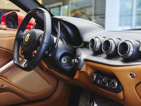 Used 2014 Ferrari F12 Berlinetta RWD image 35